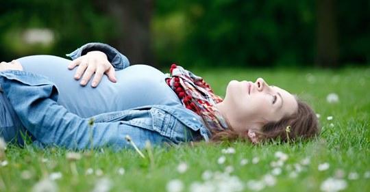 Iperemesi e altri sintomi della gravidanza: superarli con l’ipnosi 